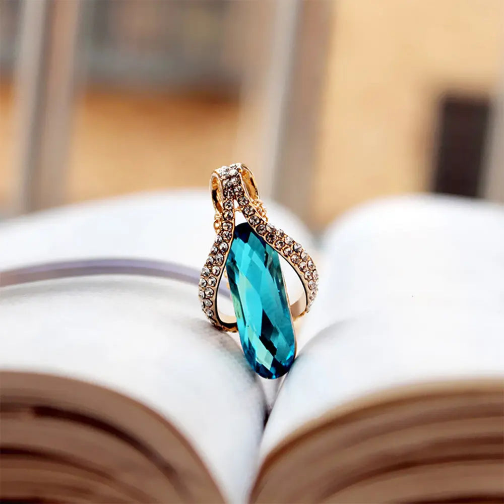 Radiant Peacock Blue Diamond Jewelry Set - Gems Ritual