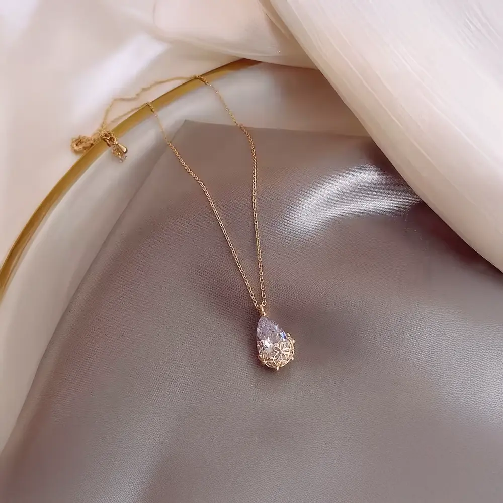 Diamond Water Drop Necklace – Elegant Teardrop Pendant for Women Gems Ritual