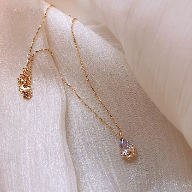 Diamond Water Drop Necklace – Elegant Teardrop Pendant for Women Gems Ritual