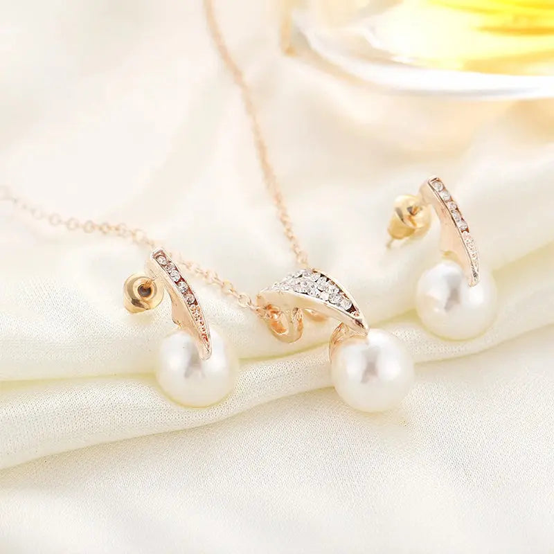 Crystal Pendant Necklace and Pearl Earrings Gems Ritual